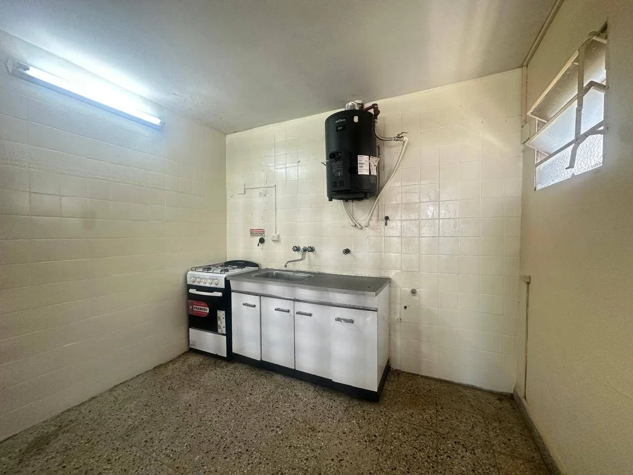 Departamento en alquiler. UN DORMITORIO. 76 5 y 6. - Imagen 5