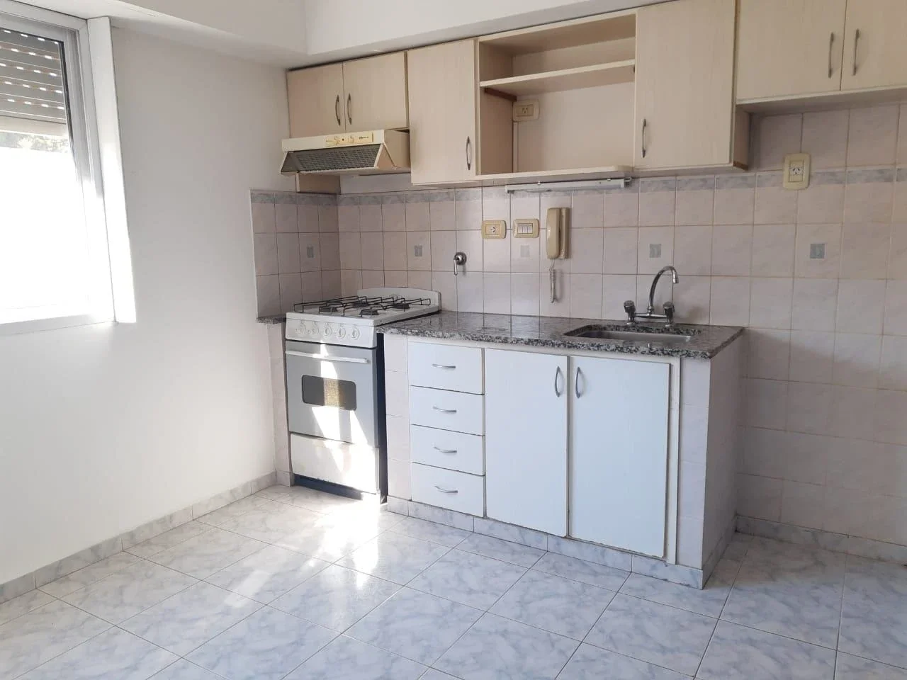 Departamento en alquiler c/ cochera en La Plata - Imagen 2