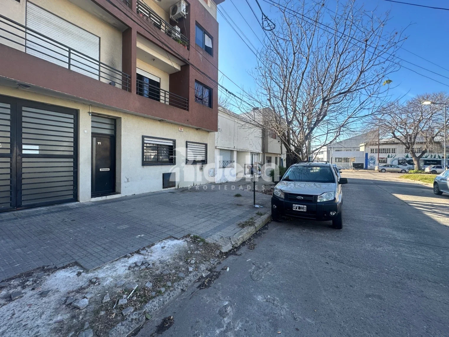 Oportunidad: cochera en venta - excelente ubicación, zona facultades, La Plata - Imagen 2