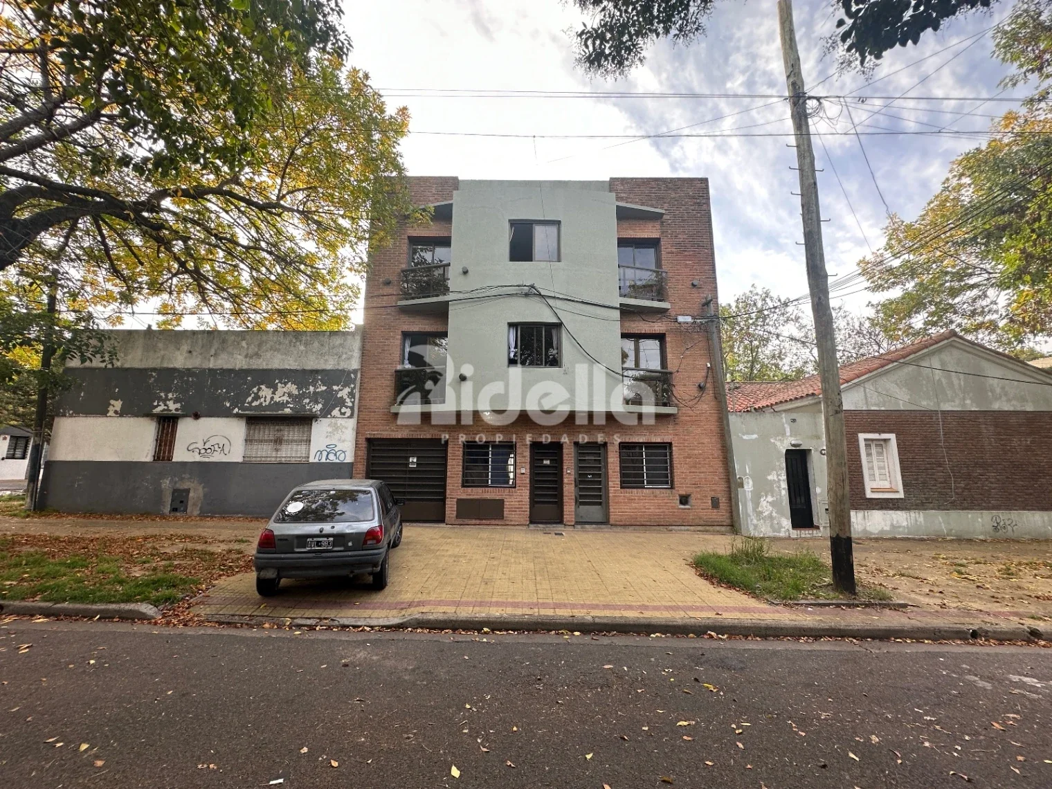 PH en venta 2 dorm. - Cochera cubierta - jardín con verde - sin expensas - Imagen 2
