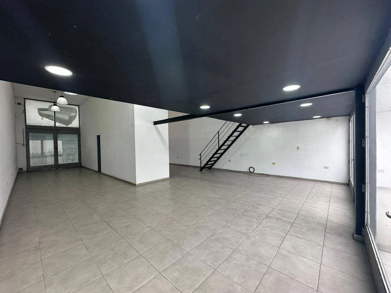 Local comercial en alquiler ubicado en La Plata - Imagen 1