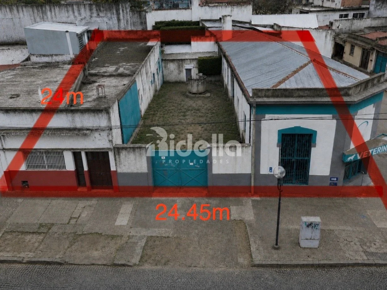 Esquina comercial 586 m² - local + galpón + patio - 115 y 63 - Ideal desarrollo - Imagen 2