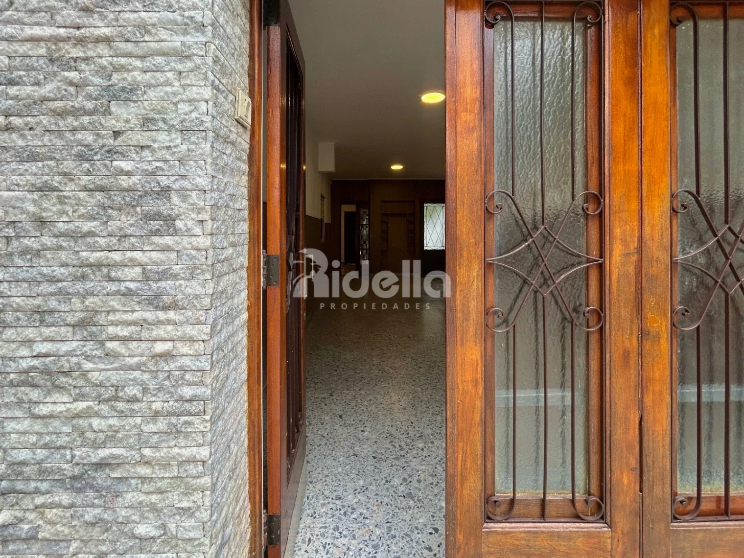 Casa en venta - 3 dormitorios - 2 cocheras y espacio independiente - Lote 7.5x40 - Imagen 3