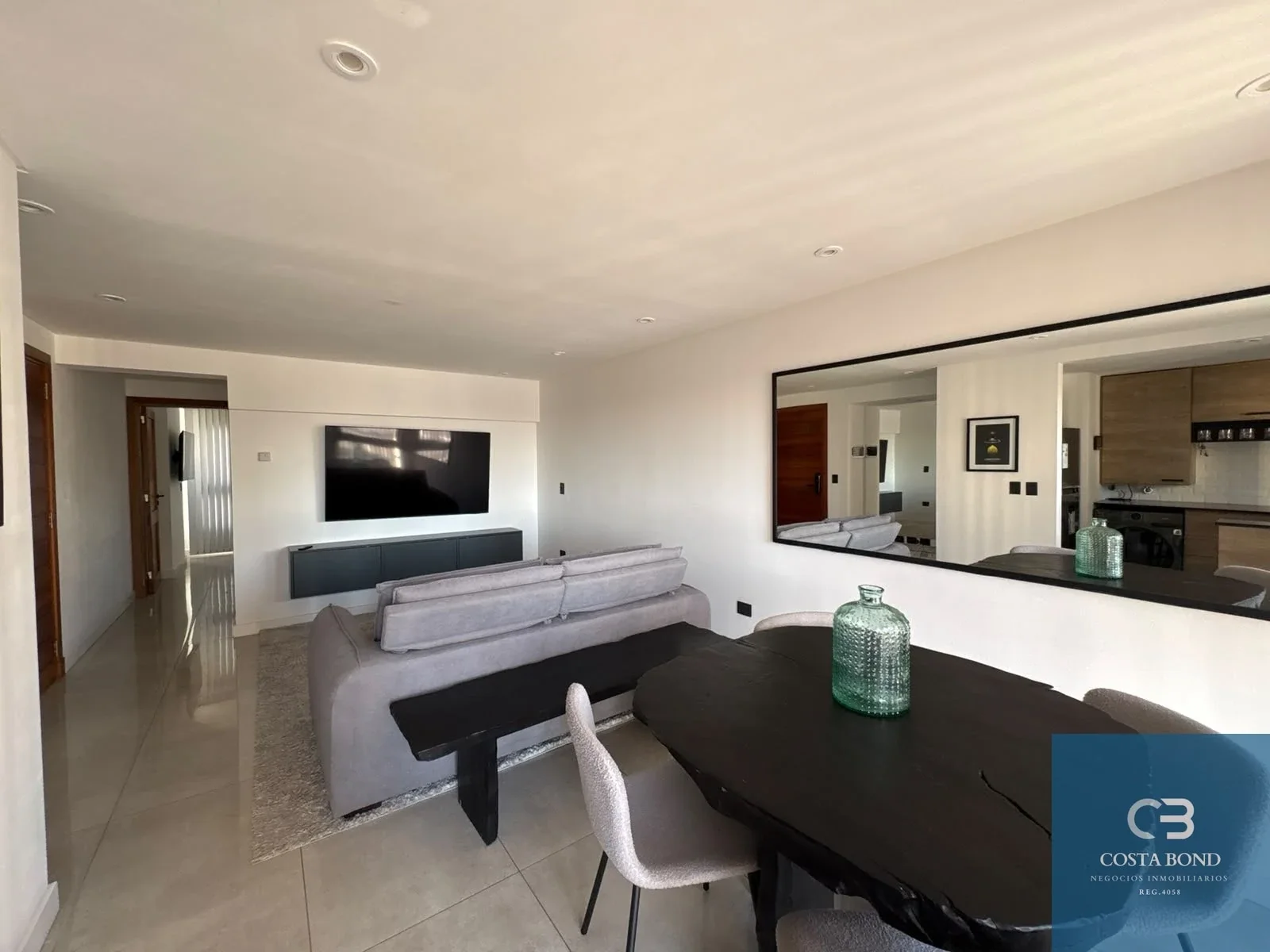 Moderno semipiso de 2 ambientes con parrilla y cochera - Zona Costitucion - Imagen 1