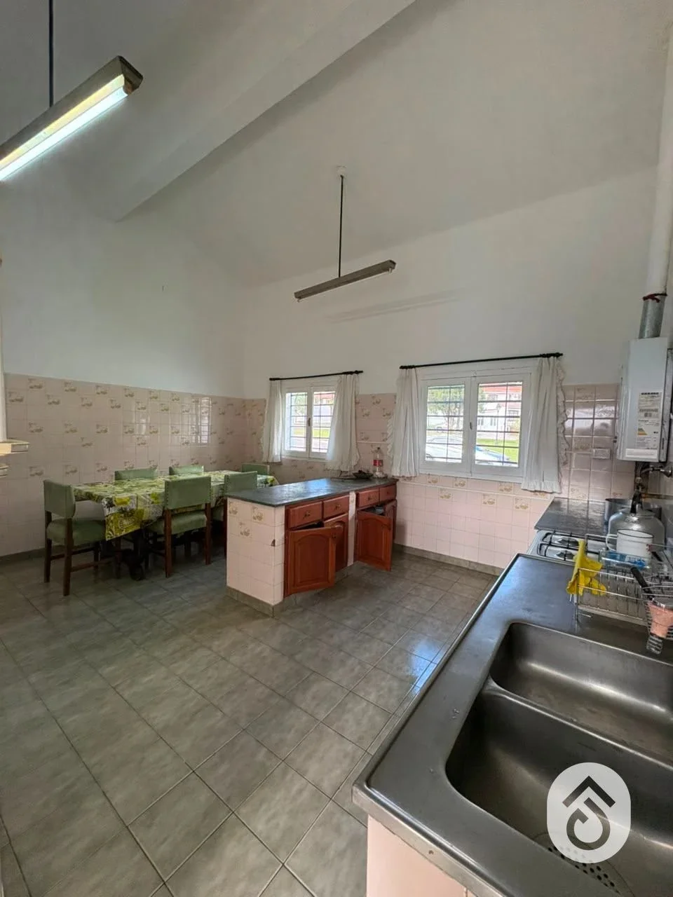 Casa en venta c/ cochera en Tres Cerritos - Imagen 3