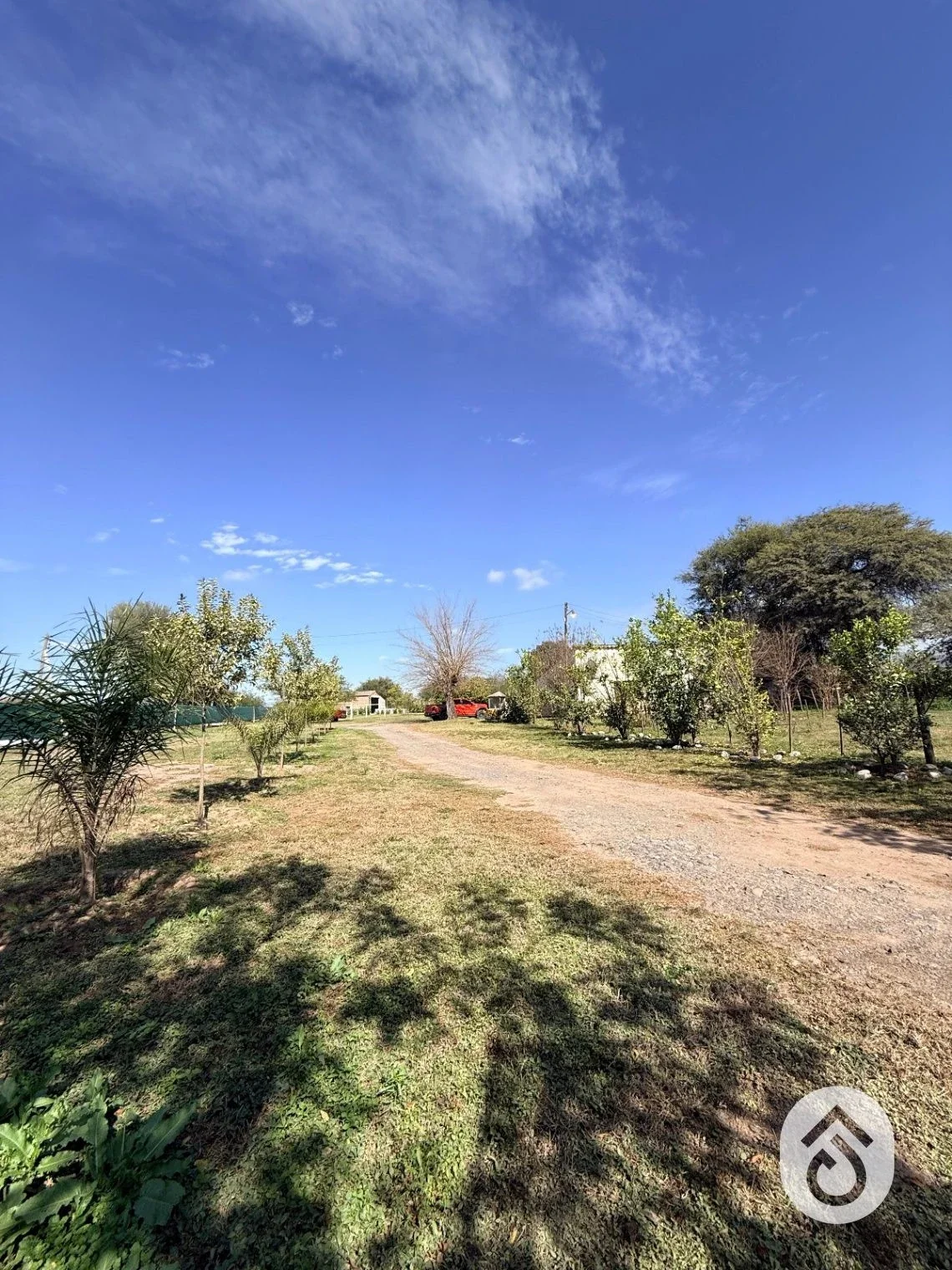 Casa y Galpón en VENTA en el Carril (Potencial comercial) - Imagen 3