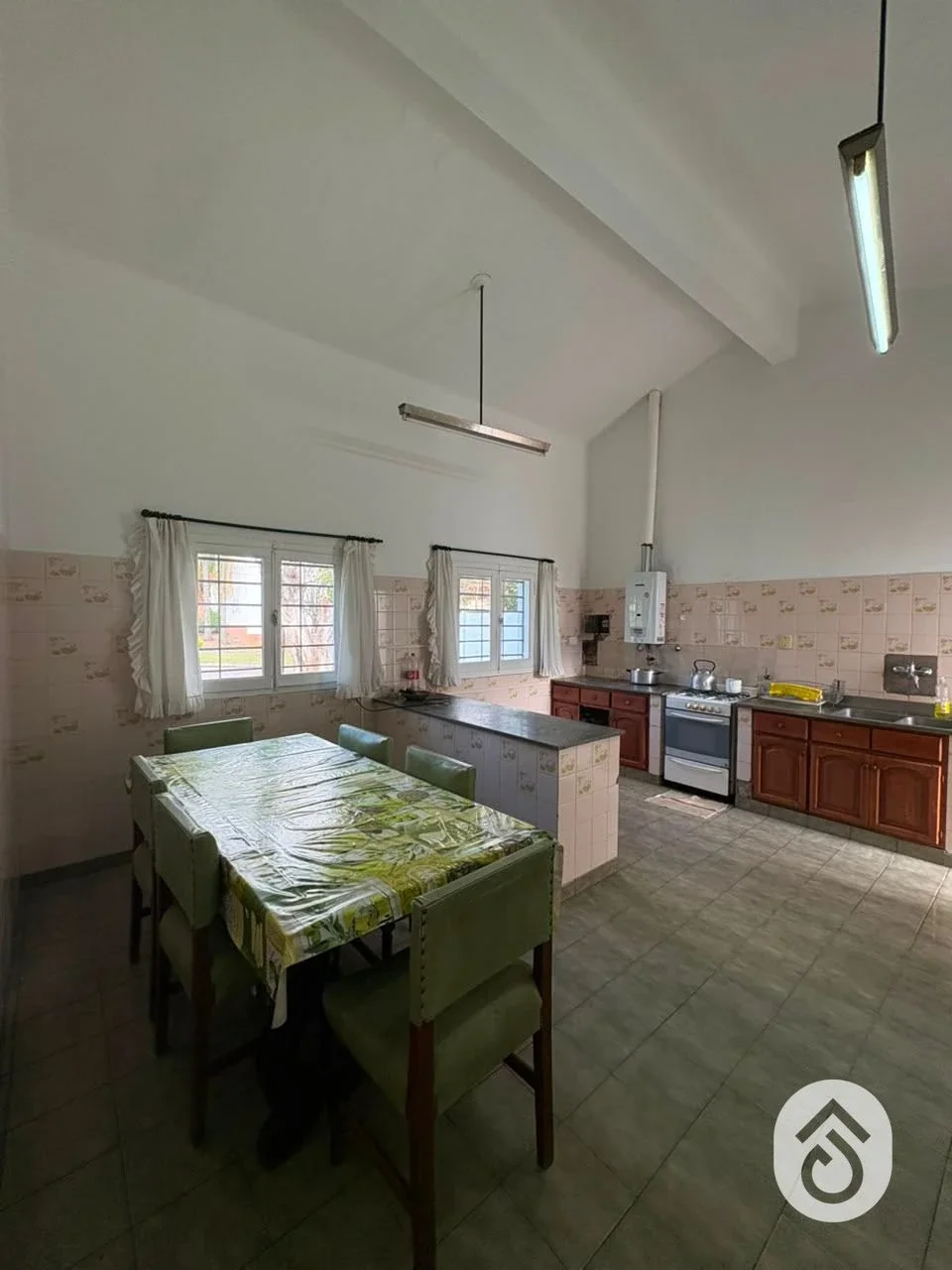 Casa en venta c/ cochera en Tres Cerritos - Imagen 2