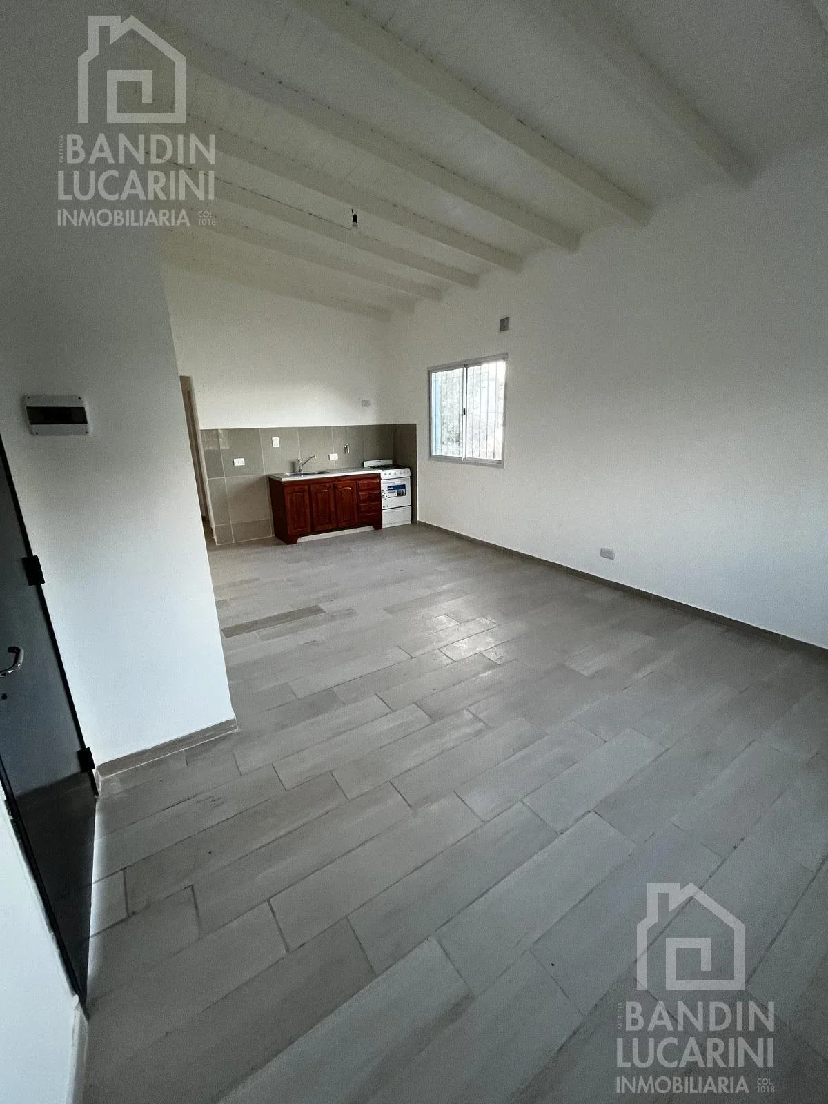 Departamento en Berazategui 2 ambientes en primer piso.  Muy buen estado. - Imagen 4