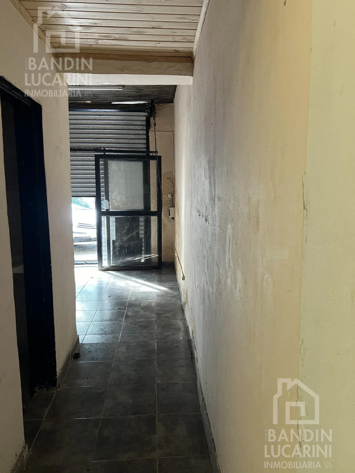 Local en  Alquiler sobre Av. 21 entre 141 y 142. Sobre Avenida  con Deposito. Bajo el valor! - Imagen 3