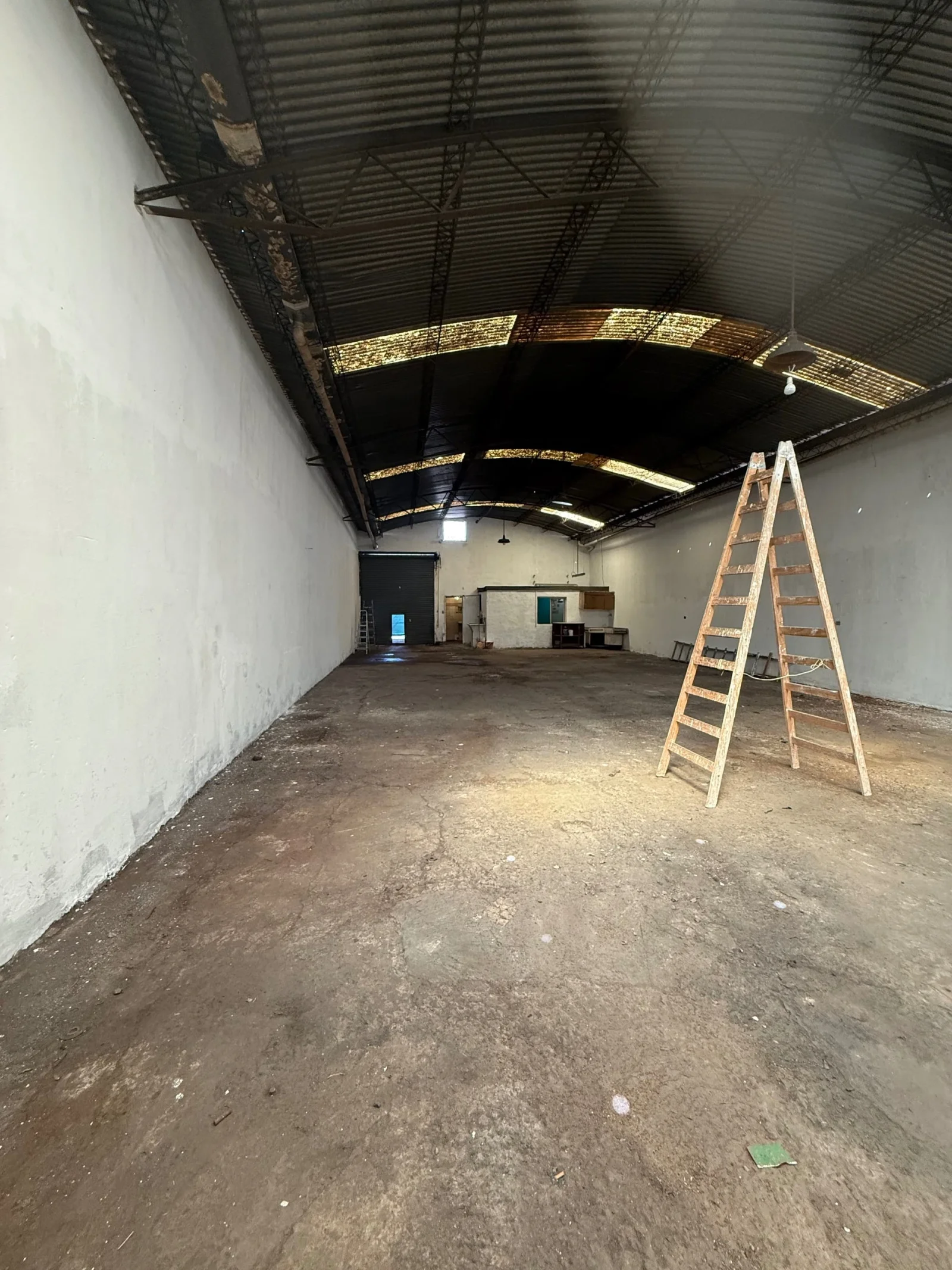 Galpón en alquiler de 260m2 ubicado en Berazategui sobre Av. 21. - Imagen 4