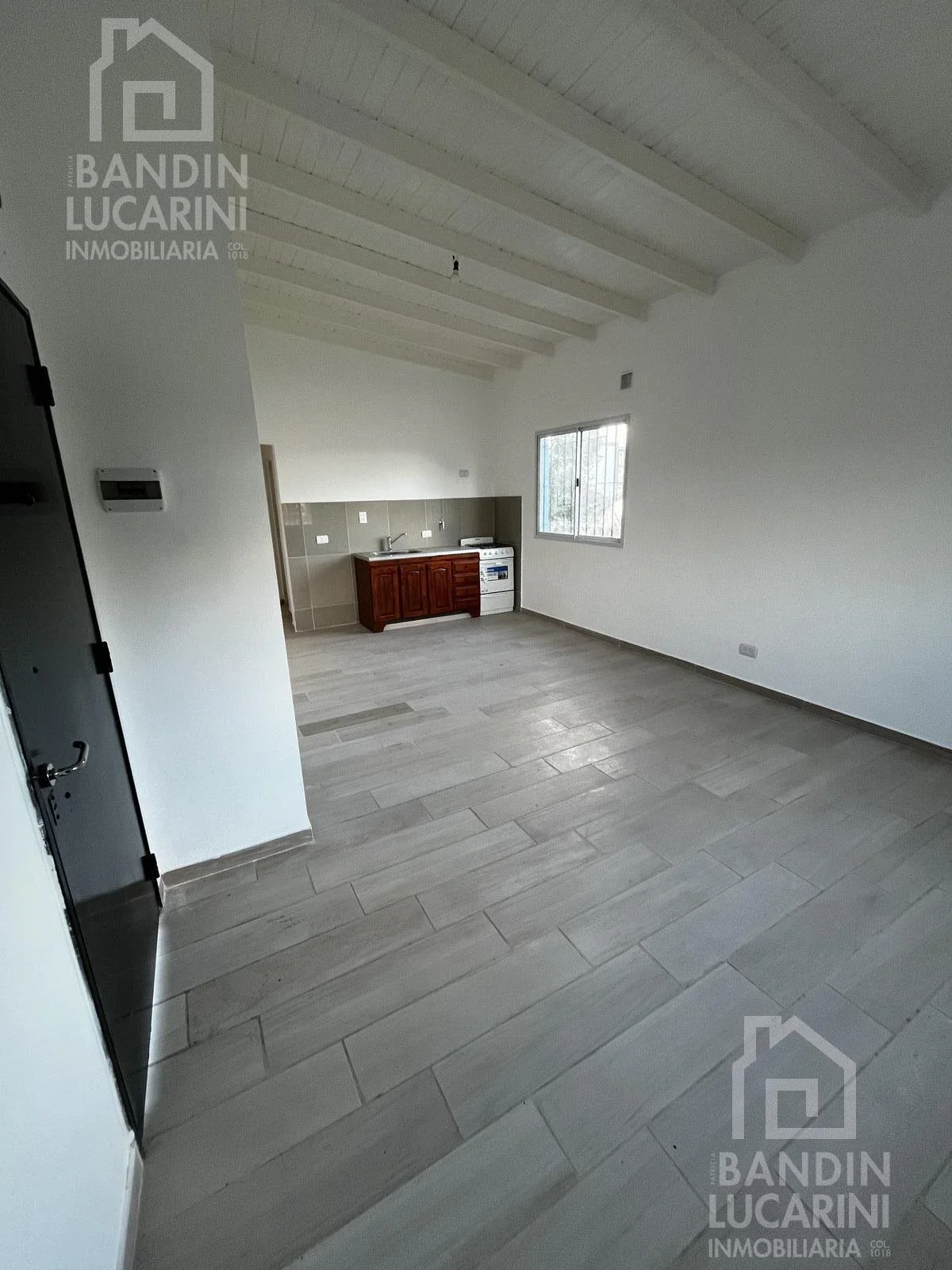 Departamento en Berazategui 2 ambientes en primer piso.  Muy buen estado. - Imagen 3