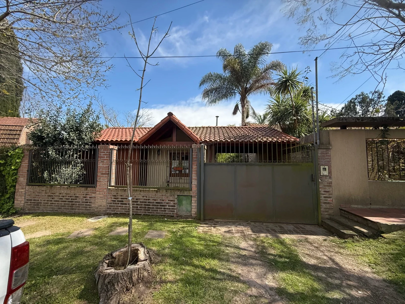 Casa en Venta en Ranelagh Zona El Martillo. 3 AMB + Guarda útiles. Parrilla. - Imagen 1