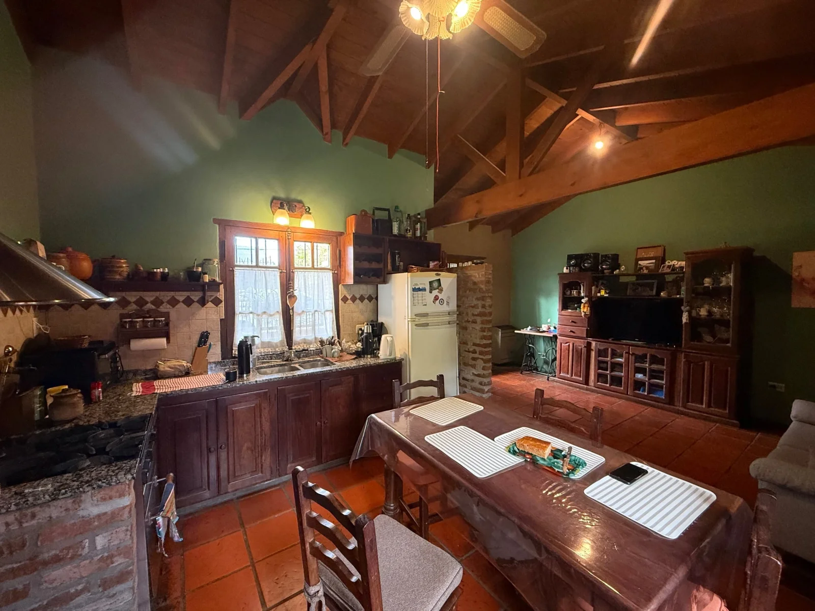 Casa en Venta en Ranelagh Zona El Martillo. 3 AMB + Guarda útiles. Parrilla. - Imagen 2