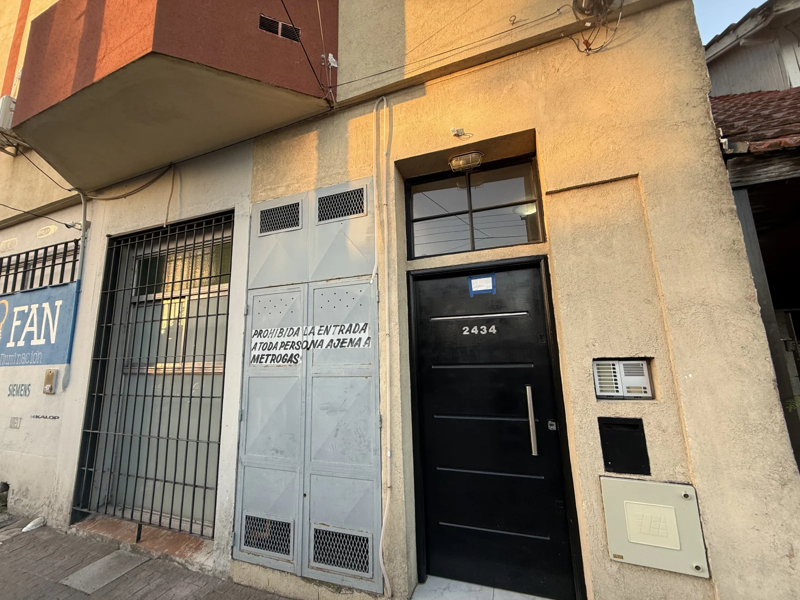 Departamento en venta de 2 dormitorios en Berazategui. APTO CREDITO. ALQUILADO - Imagen 4