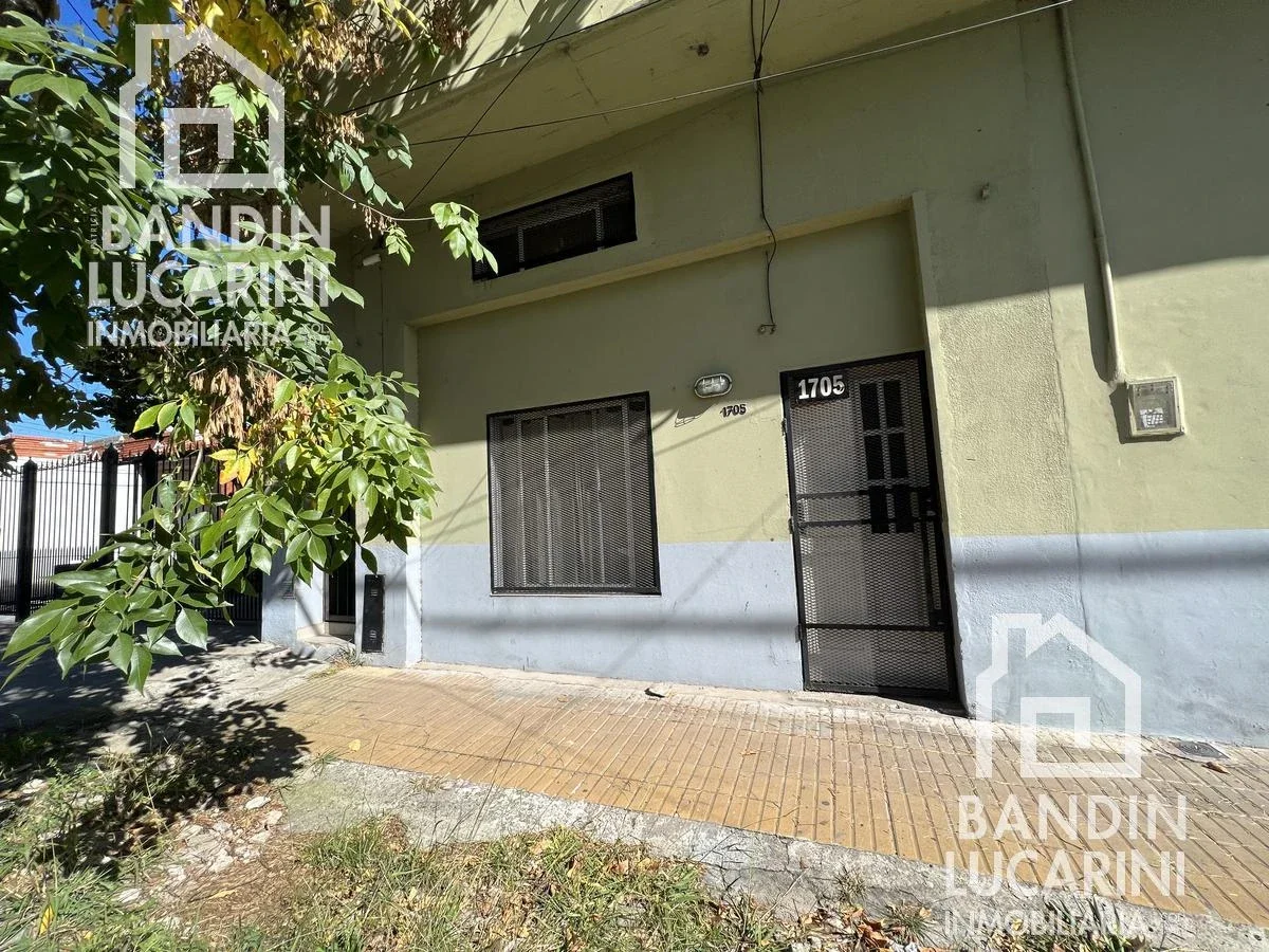 Departamento en Monoambiente con entrepiso en Alquiler en Berazategui. - Imagen 1