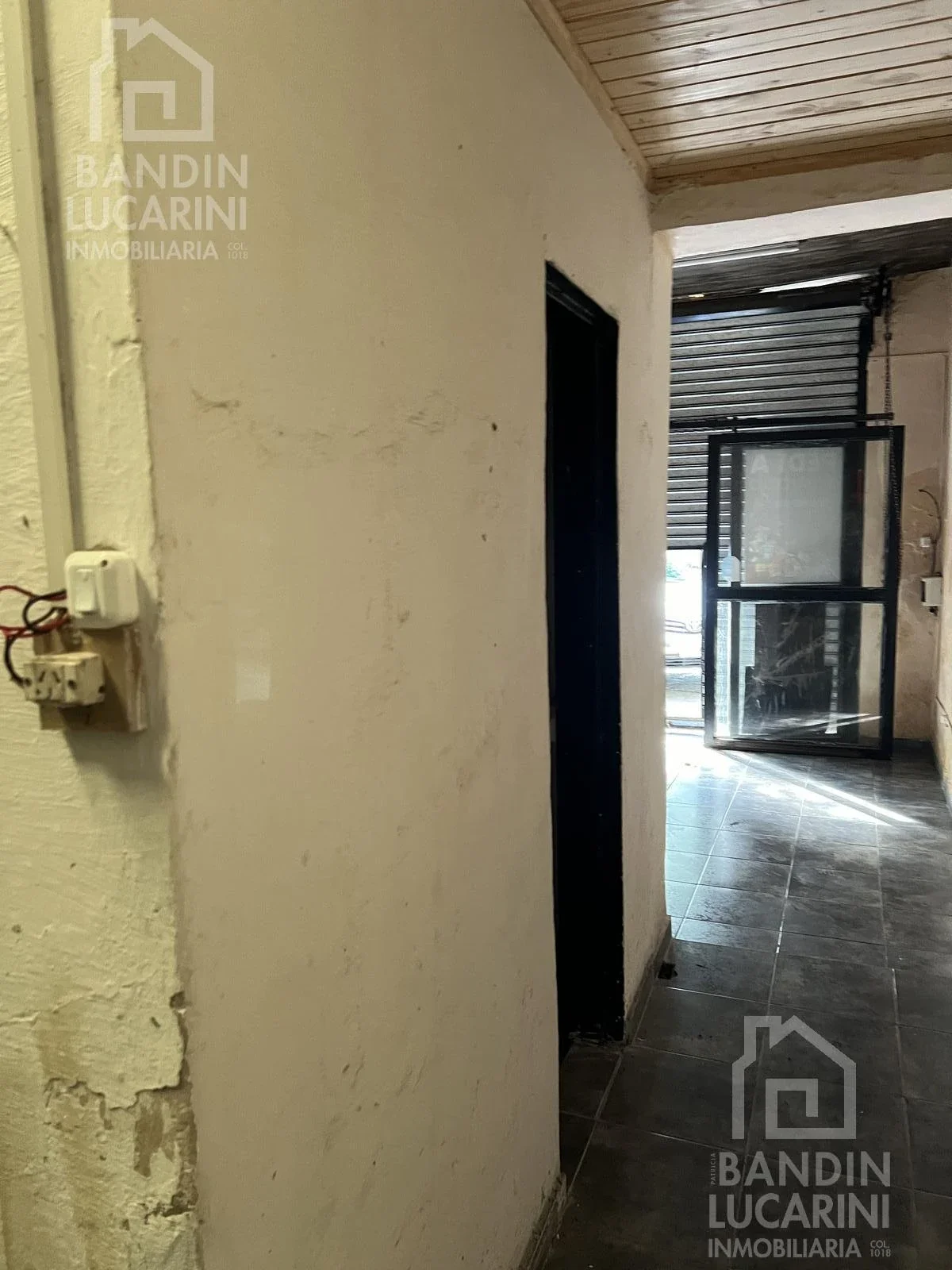 Local en  Alquiler sobre Av. 21 entre 141 y 142. Sobre Avenida  con Deposito. Bajo el valor! - Imagen 4