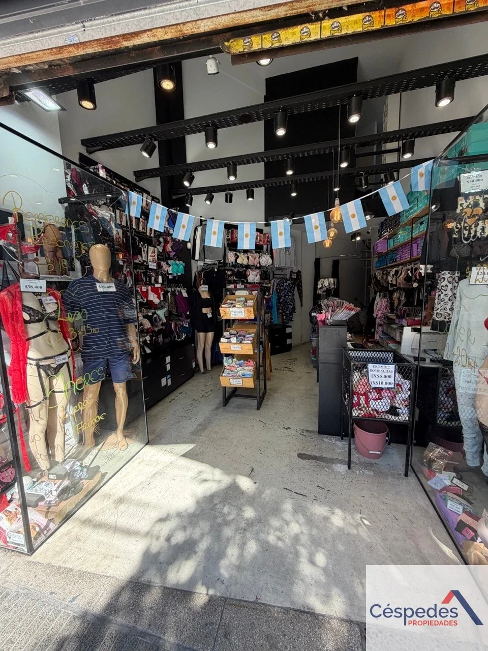 Local Comercial Av Cabildo 2700 doble altura - Imagen 2