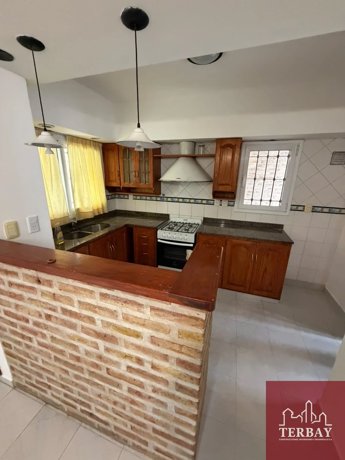 Casa en alquiler c/ cochera en General Roca - Imagen 3