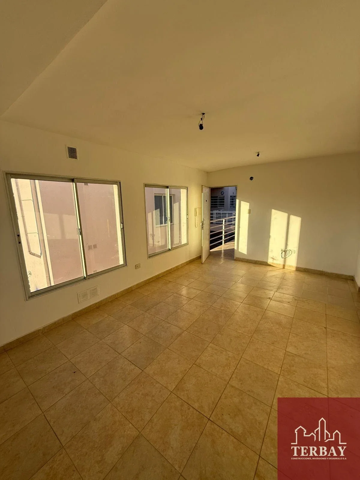 Departamento en alquiler c/ cochera en General Roca - Imagen 2
