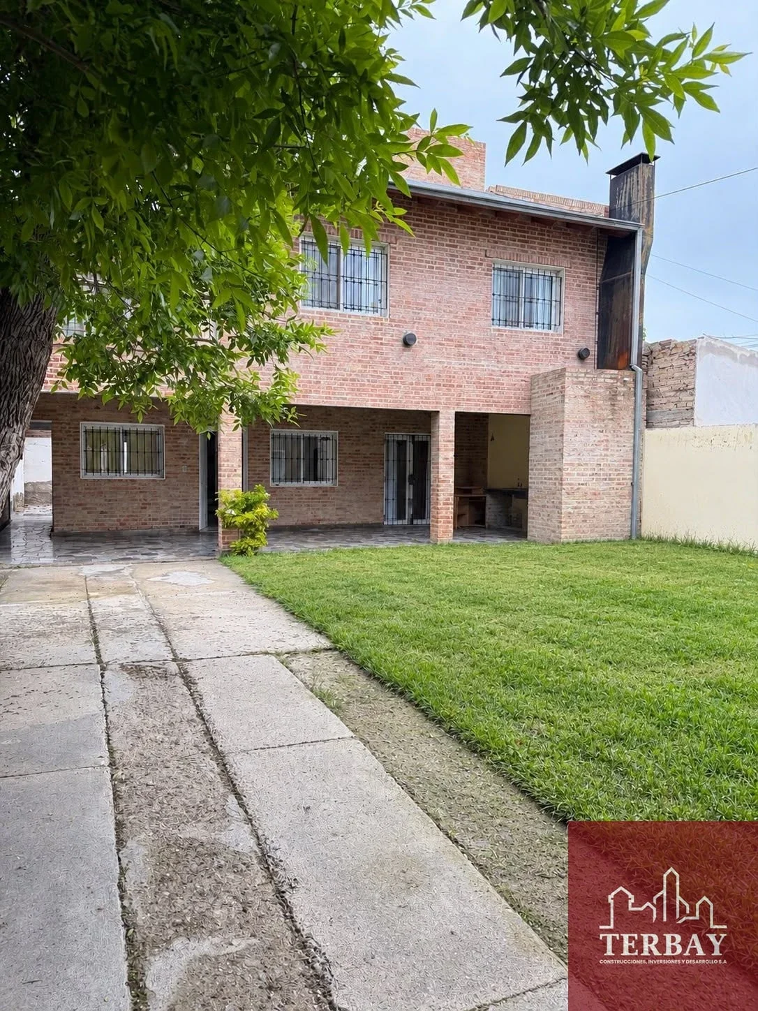 Casa en alquiler c/ cochera en General Roca - Imagen 1
