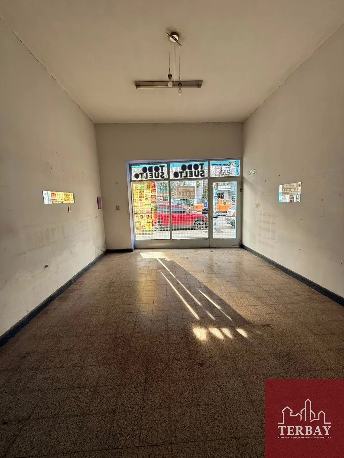 Local comercial en alquiler ubicado en General Roca - Imagen 2