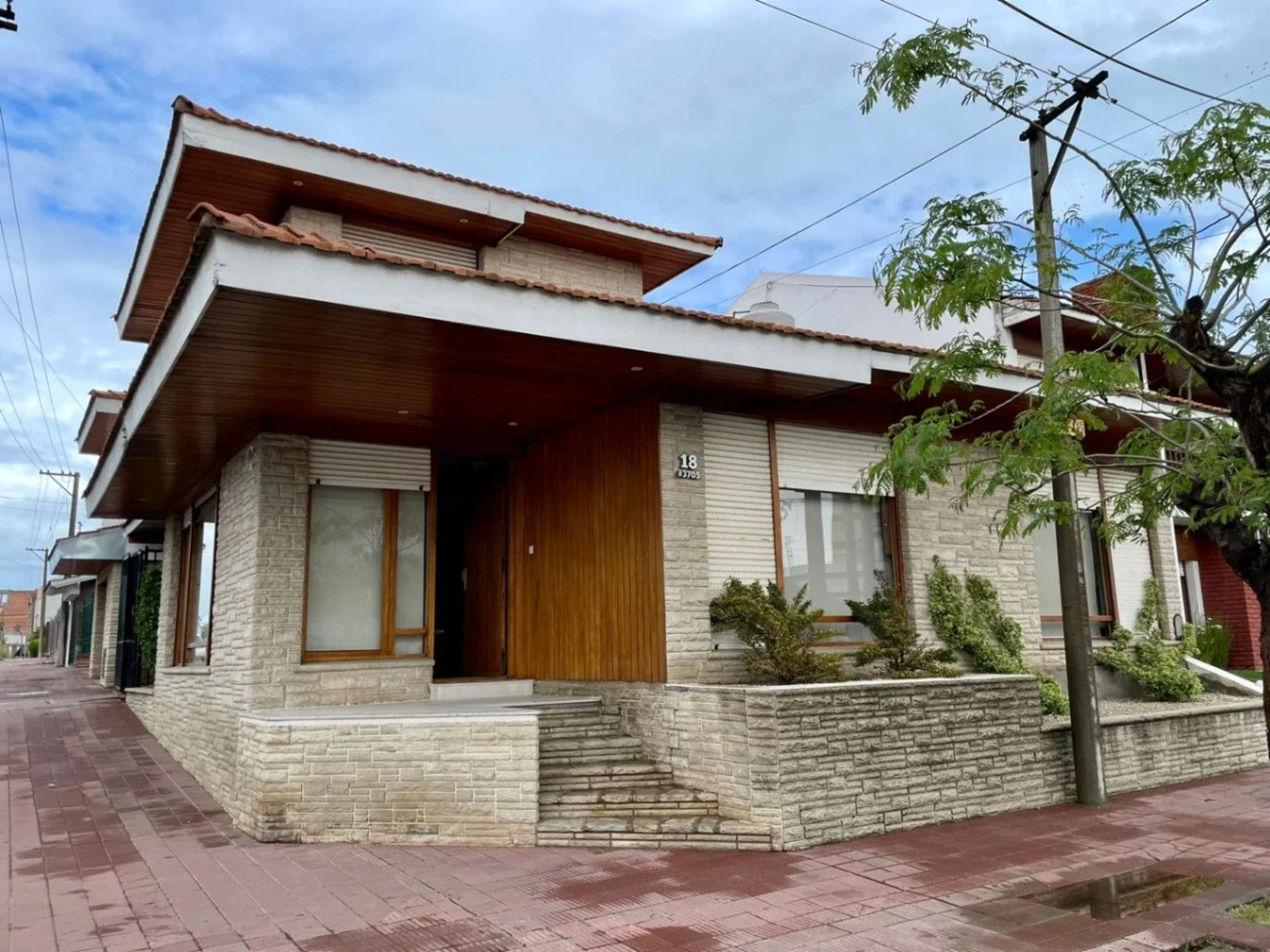 Casa en alquiler c/ cochera en Necochea - Imagen 1