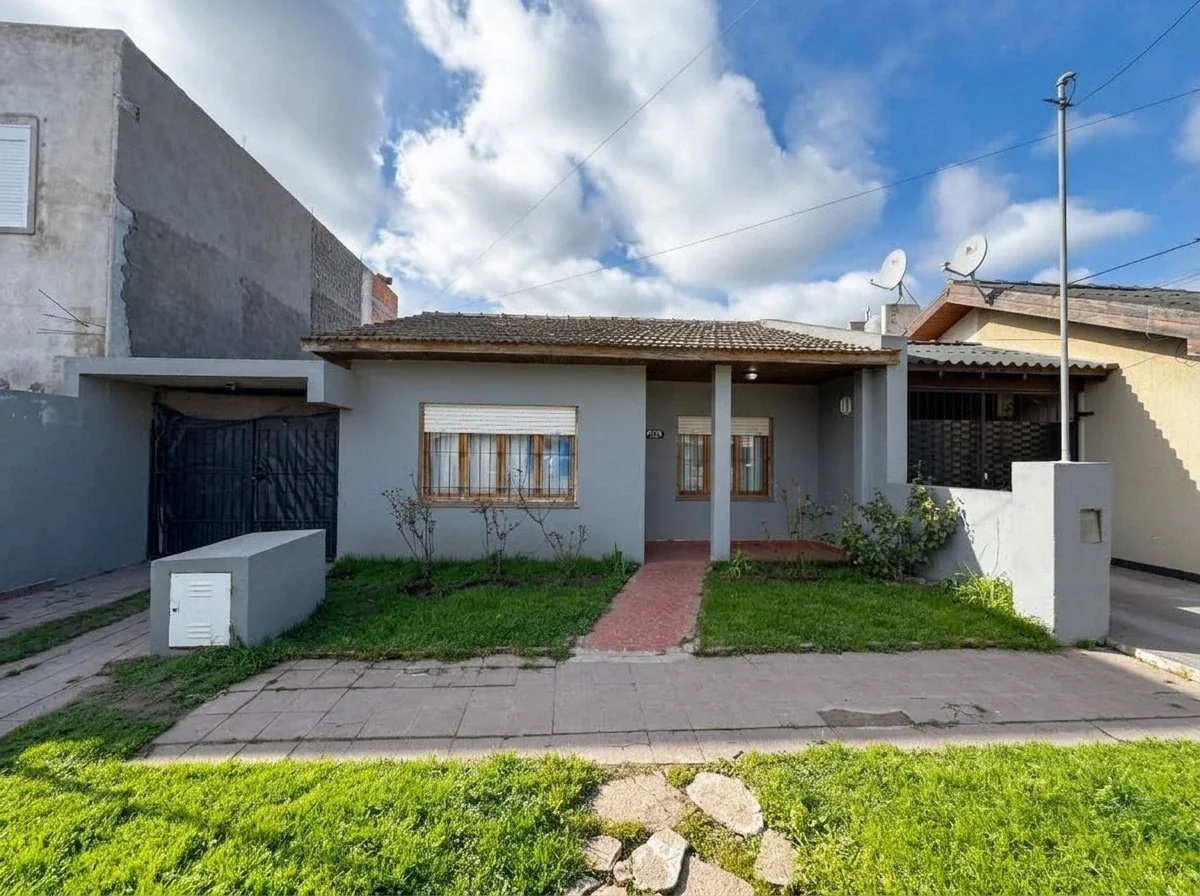 Casa en venta c/ cochera en Necochea - Imagen 1