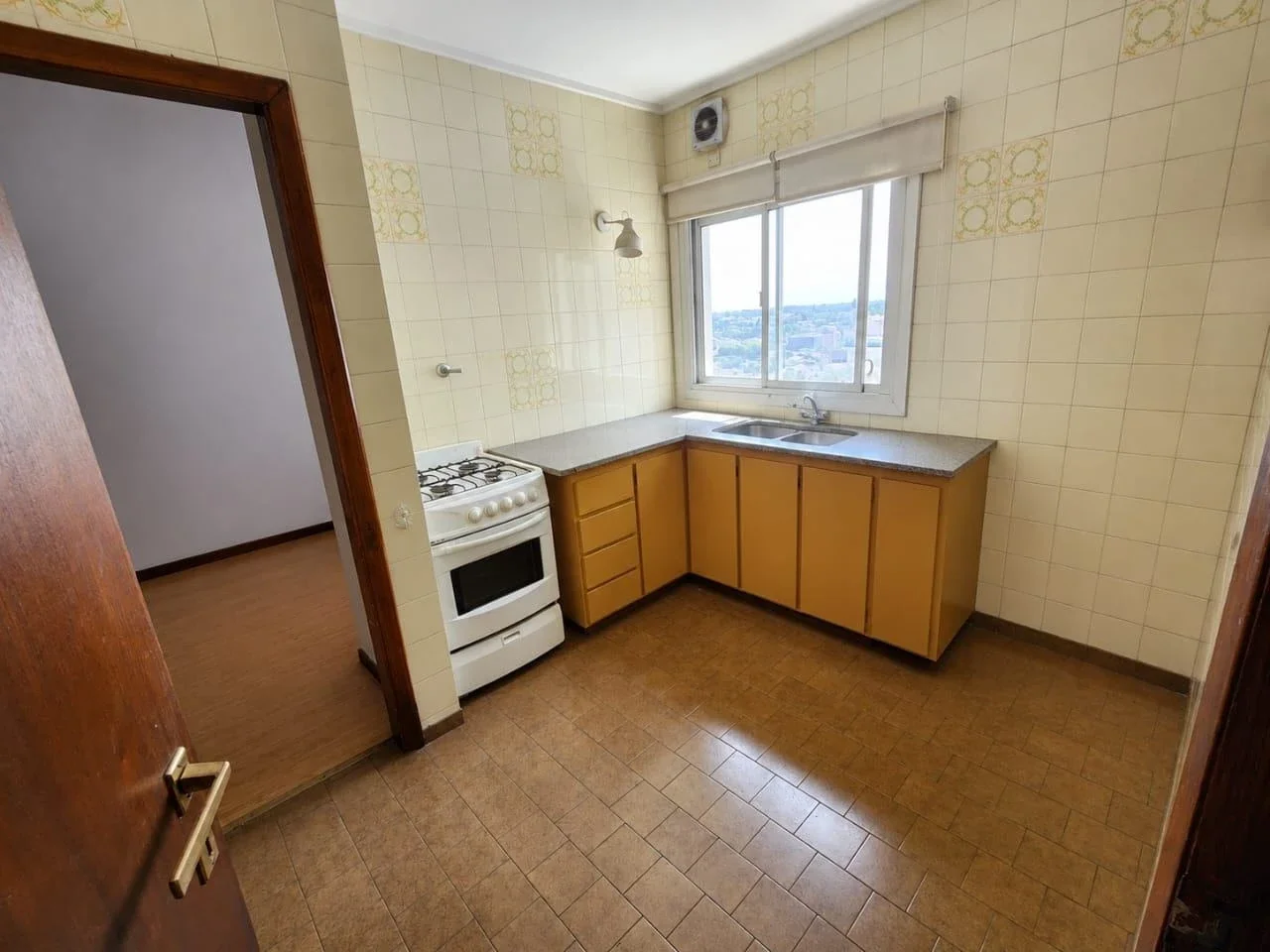 Departamento en alquiler c/ cochera en Necochea - Imagen 4