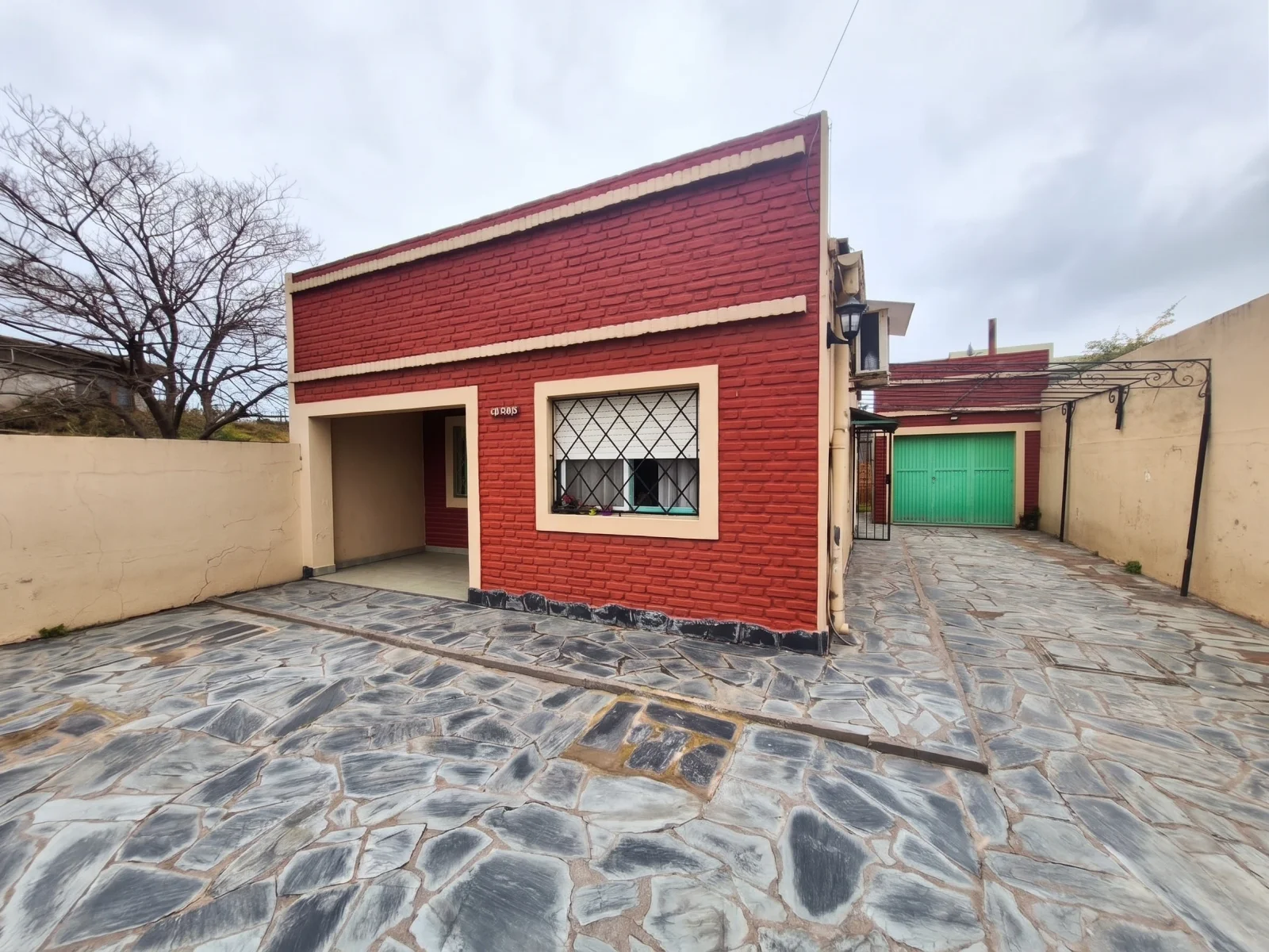 Casa en venta c/ cochera en Necochea - Imagen 1