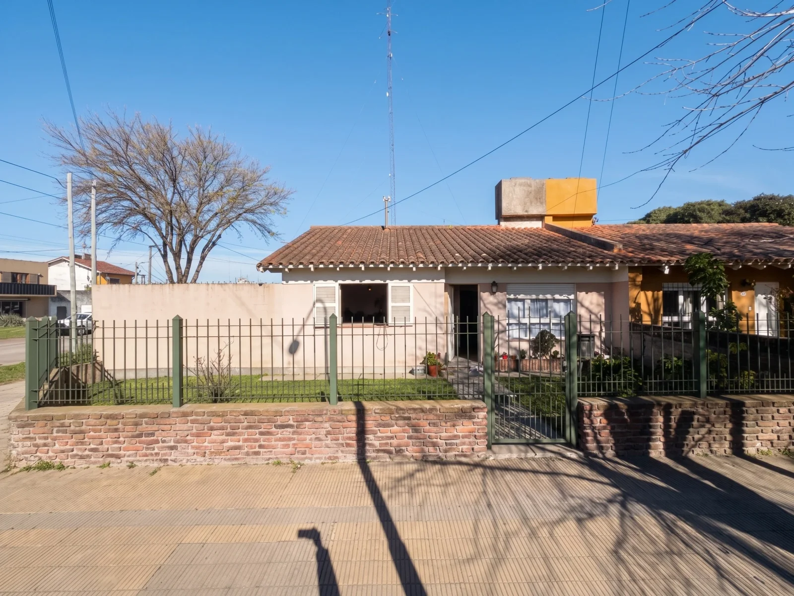 Casa en venta c/ cochera en Necochea - Imagen 1