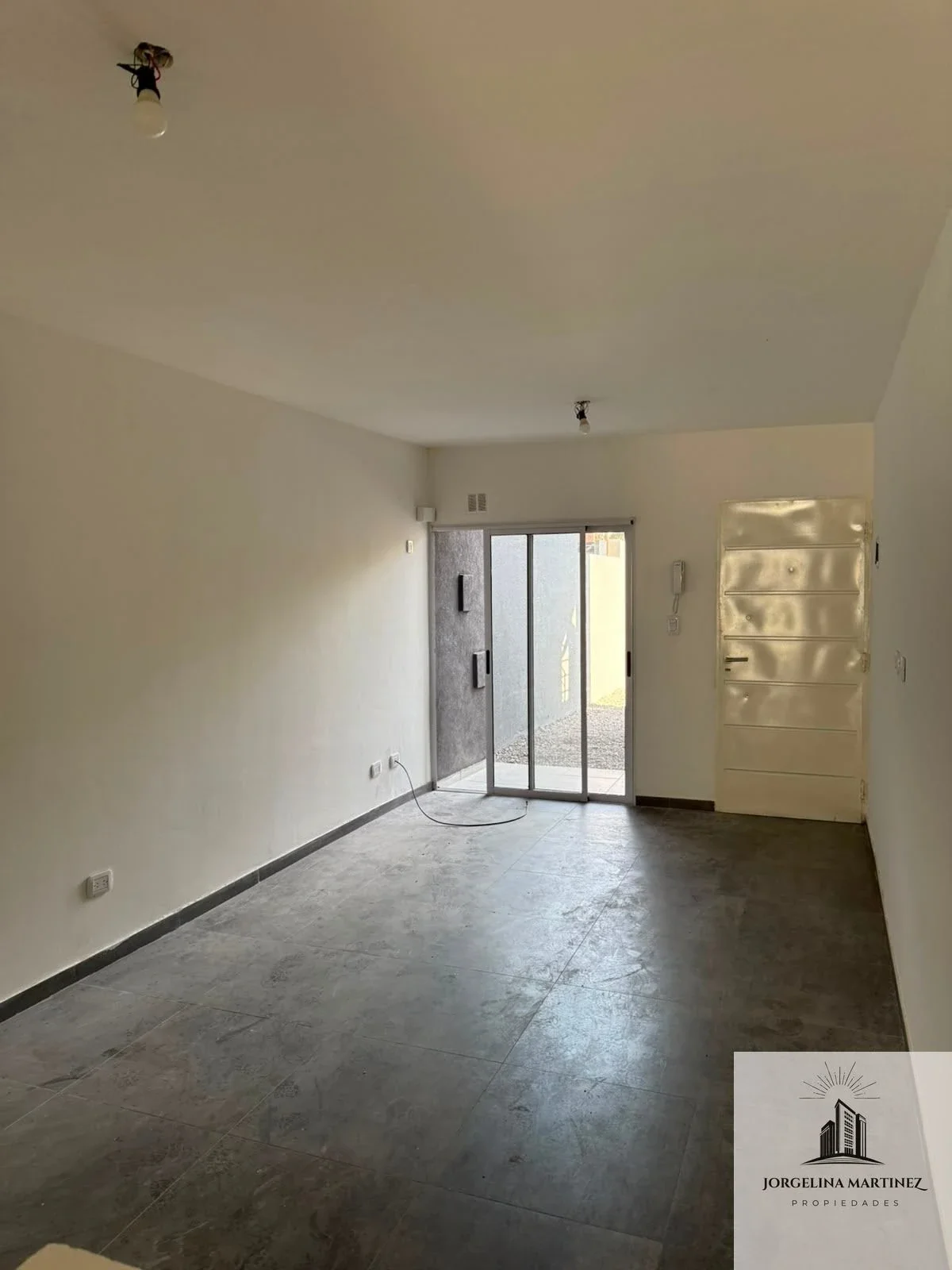 Departamento a estrenar con patio en Castelar - Imagen 4