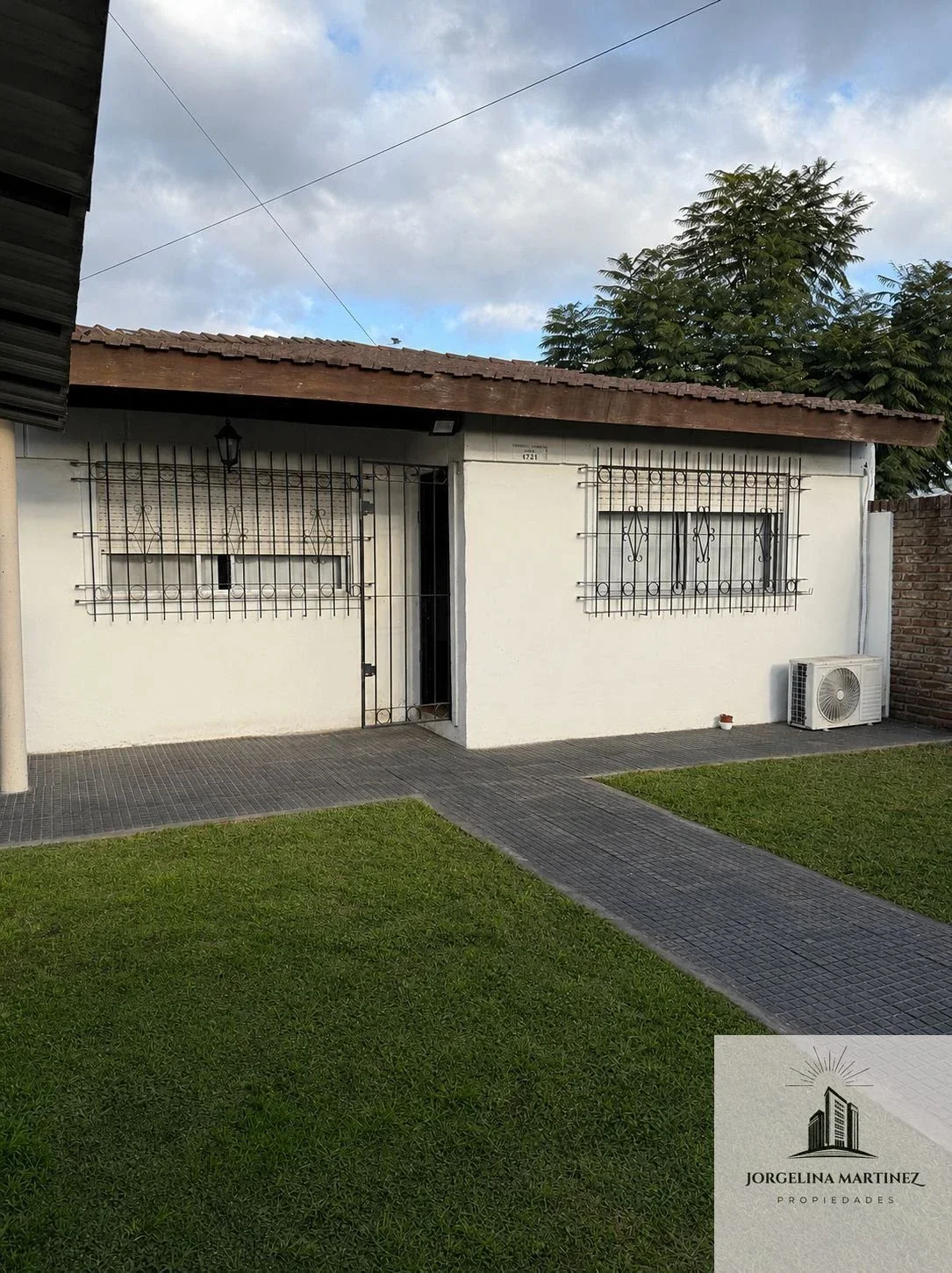 Casa en alquiler 4 ambientes c/ cochera y pileta en La Reja - Imagen 2