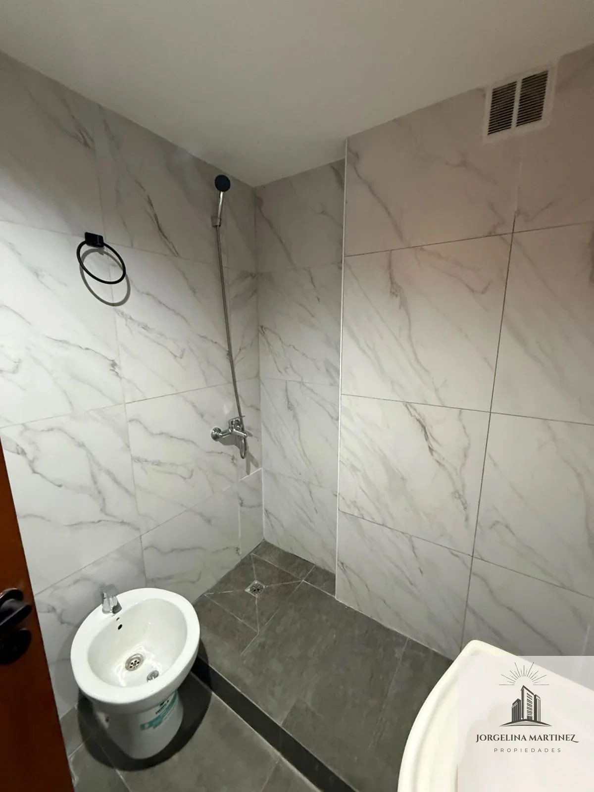Departamento en alquiler a estrenar y con patio ! en castelar - Imagen 5