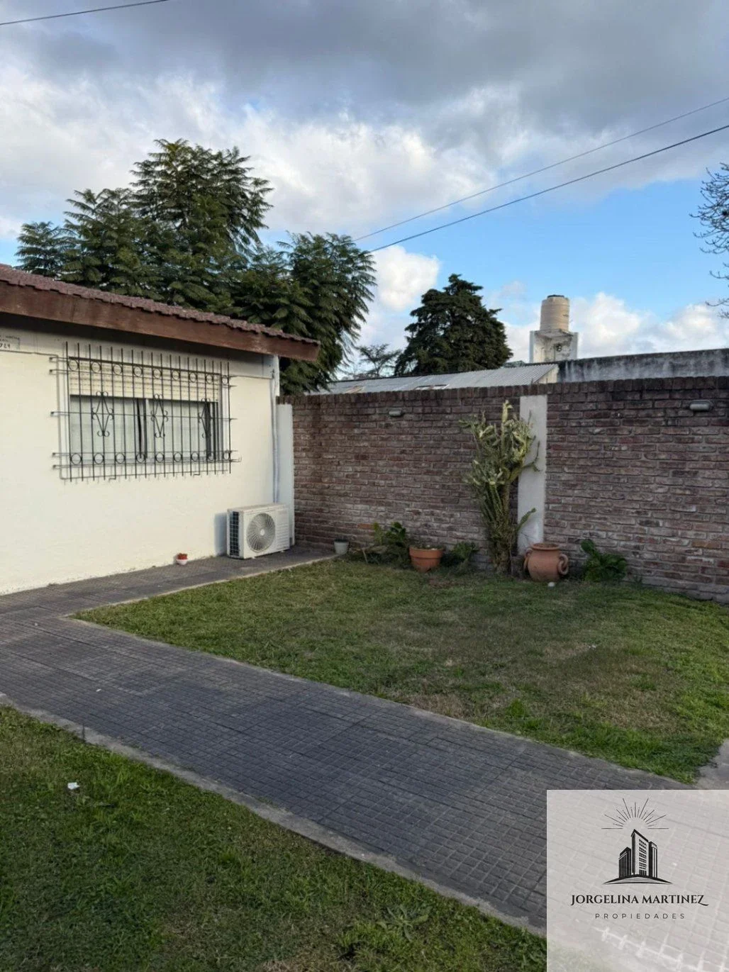 Casa en alquiler 4 ambientes c/ cochera y pileta en La Reja - Imagen 3