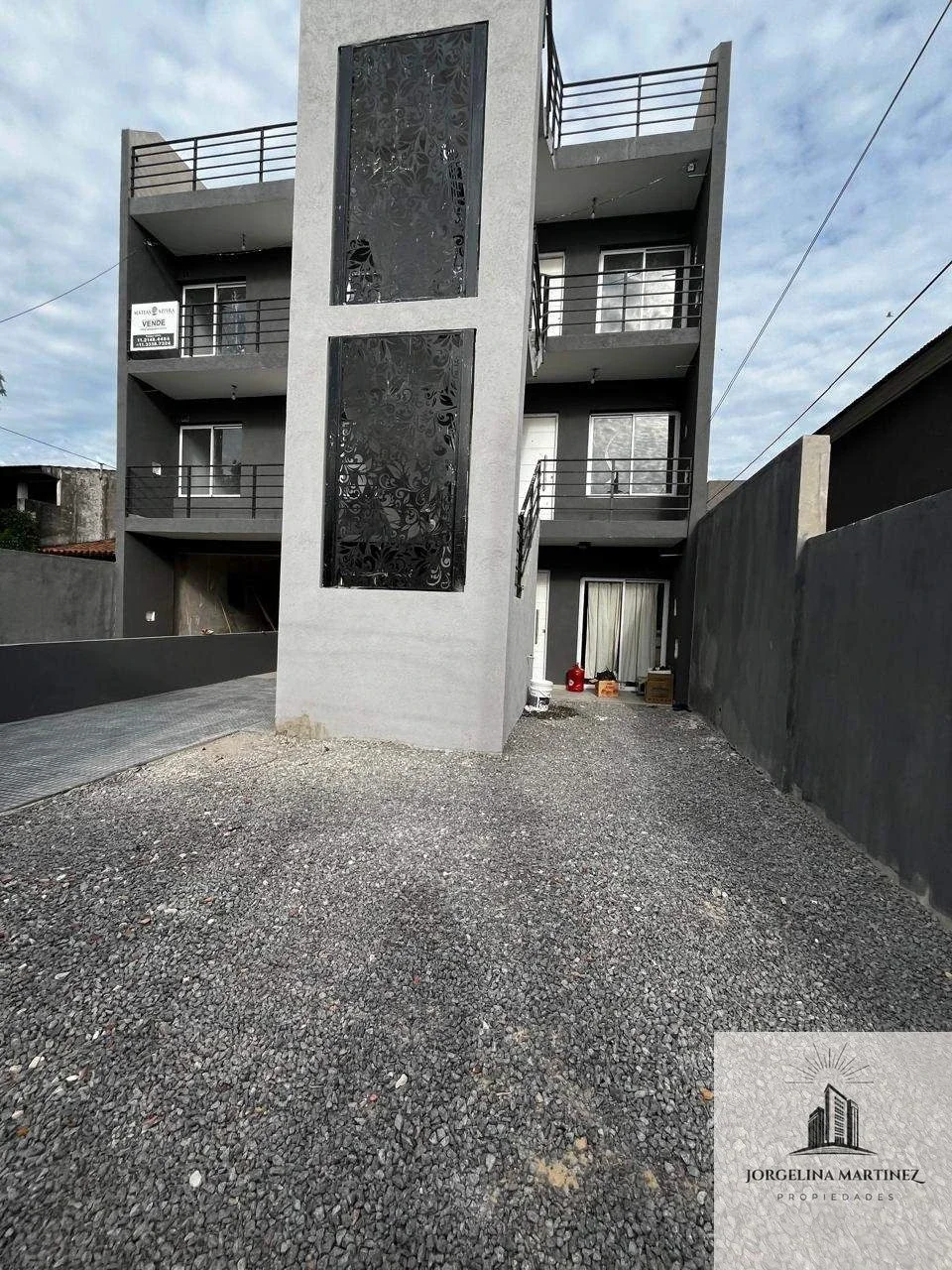 Departamento a estrenar con patio en Castelar - Imagen 2