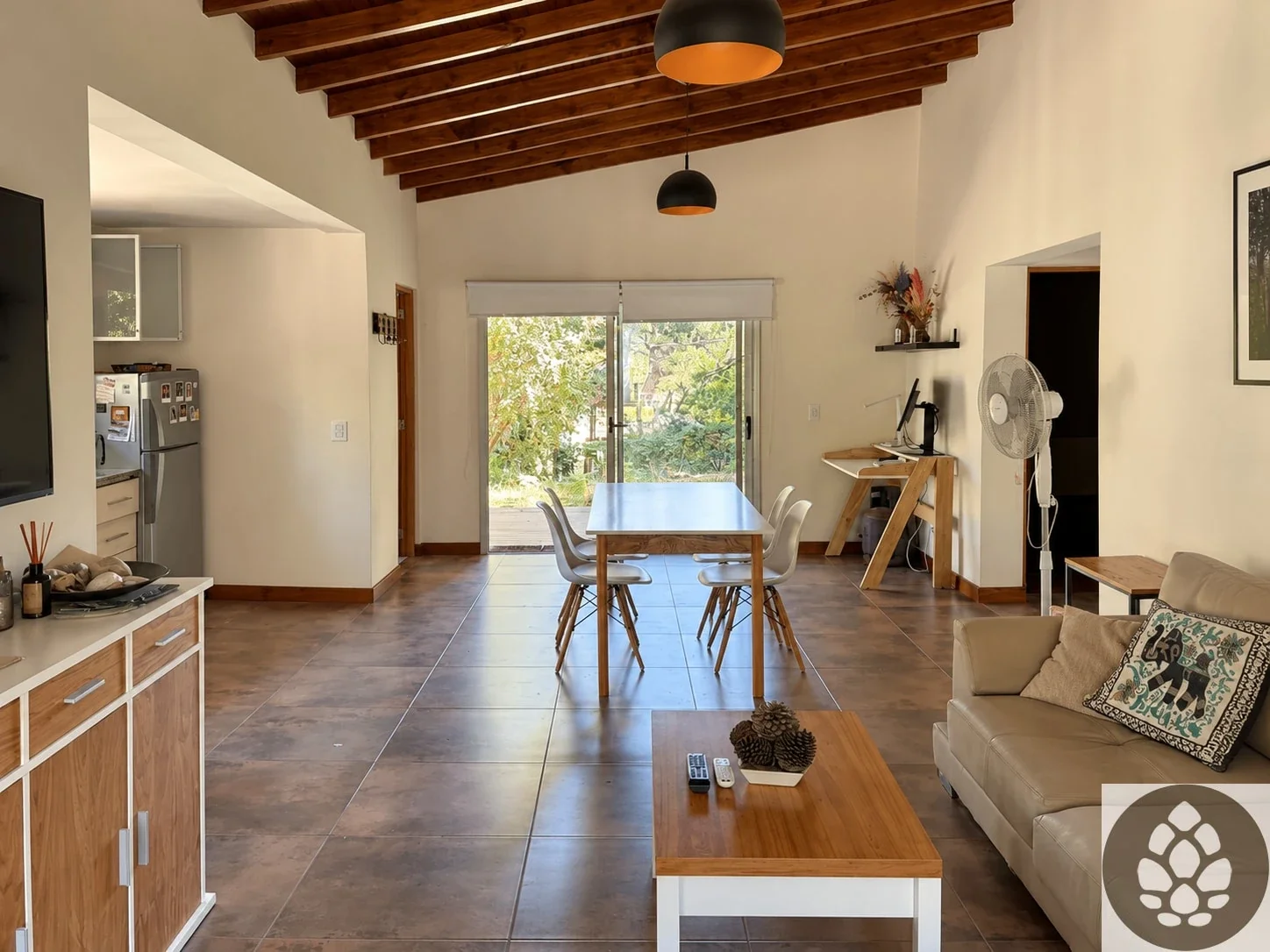 Casa en alquiler temporario c/ cochera en Mar de las Pampas - Imagen 3