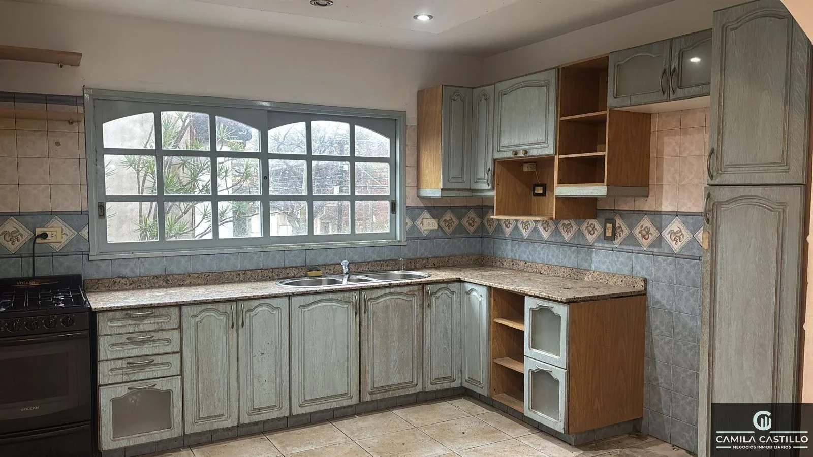 Casa en alquiler tres dormitorios c/ cochera en Villa Raffo - Imagen 4