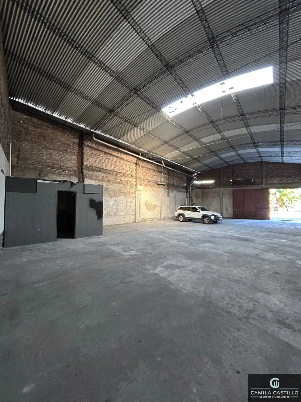 Galpón en alquiler de 300m2 ubicado en Lomas del Mirador - Imagen 2