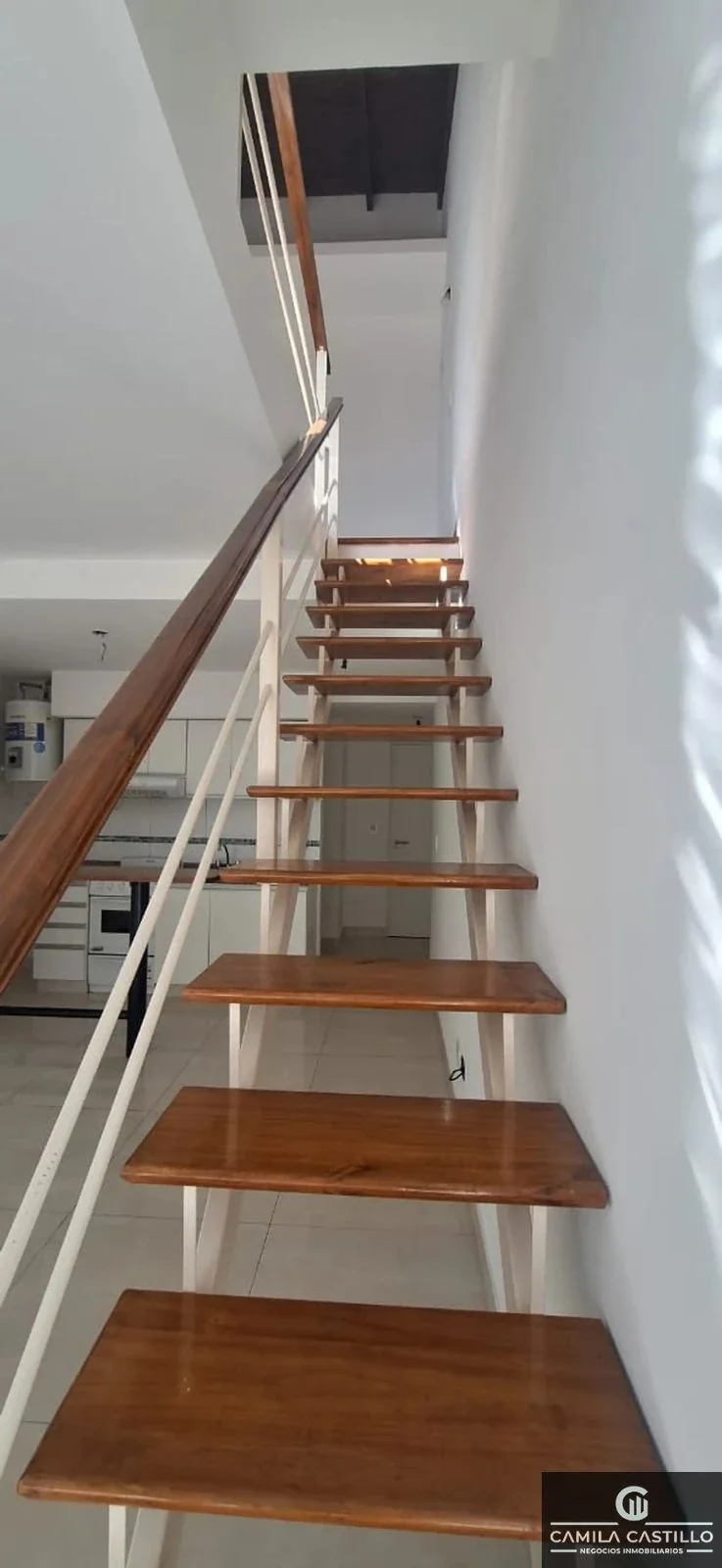 DEPTO 2 AMB EN DUPLEX CON TERRAZA PROPIA - Imagen 3