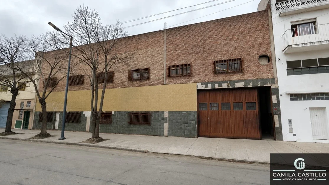 Galpón en alquiler de 700m2 ubicado en Mataderos - Imagen 1