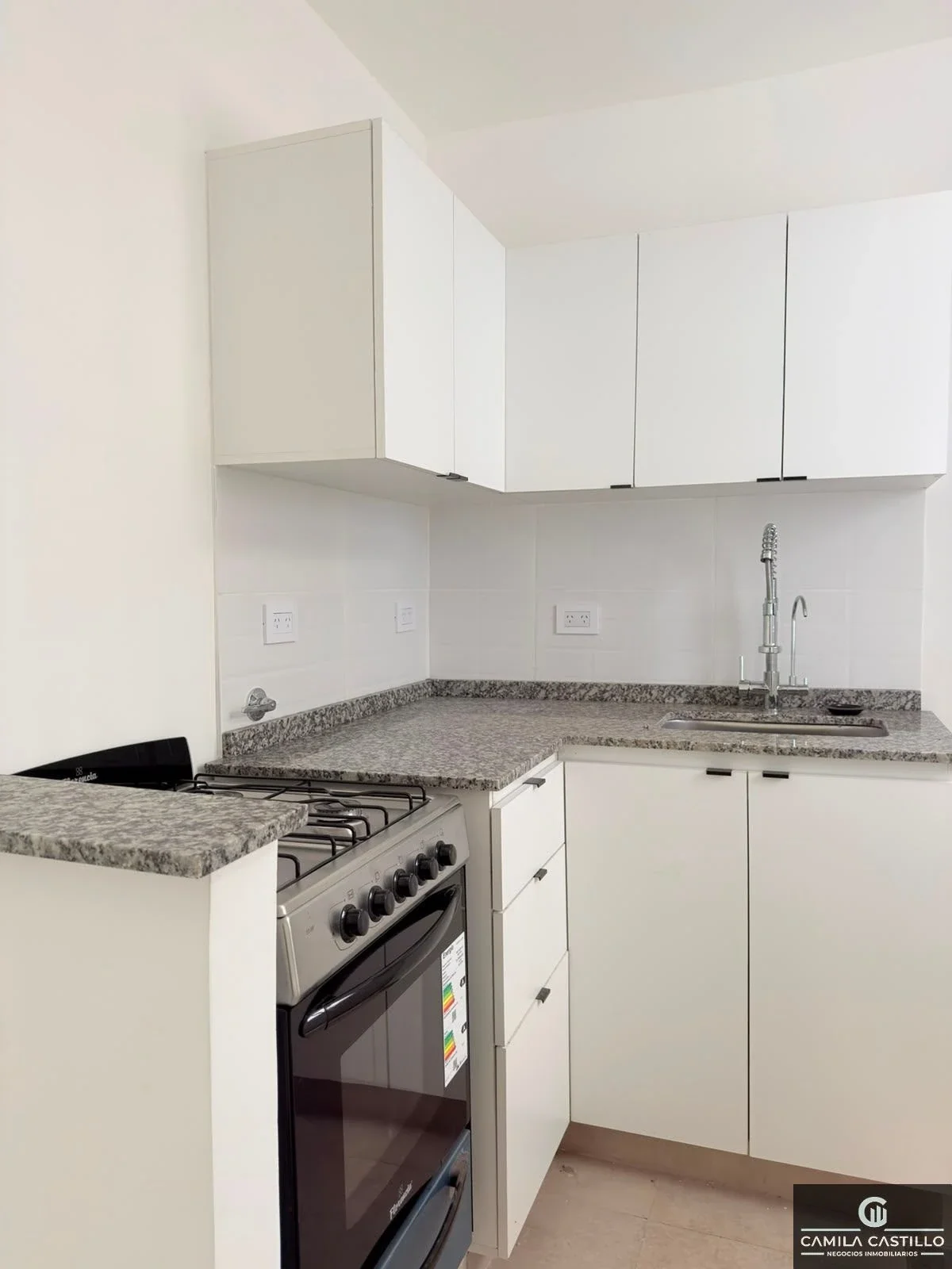 VENTA  DEPARTAMENTO 2 AMB RECICLADO A NUEVO EN ALMAGRO CON PATIO - Imagen 3