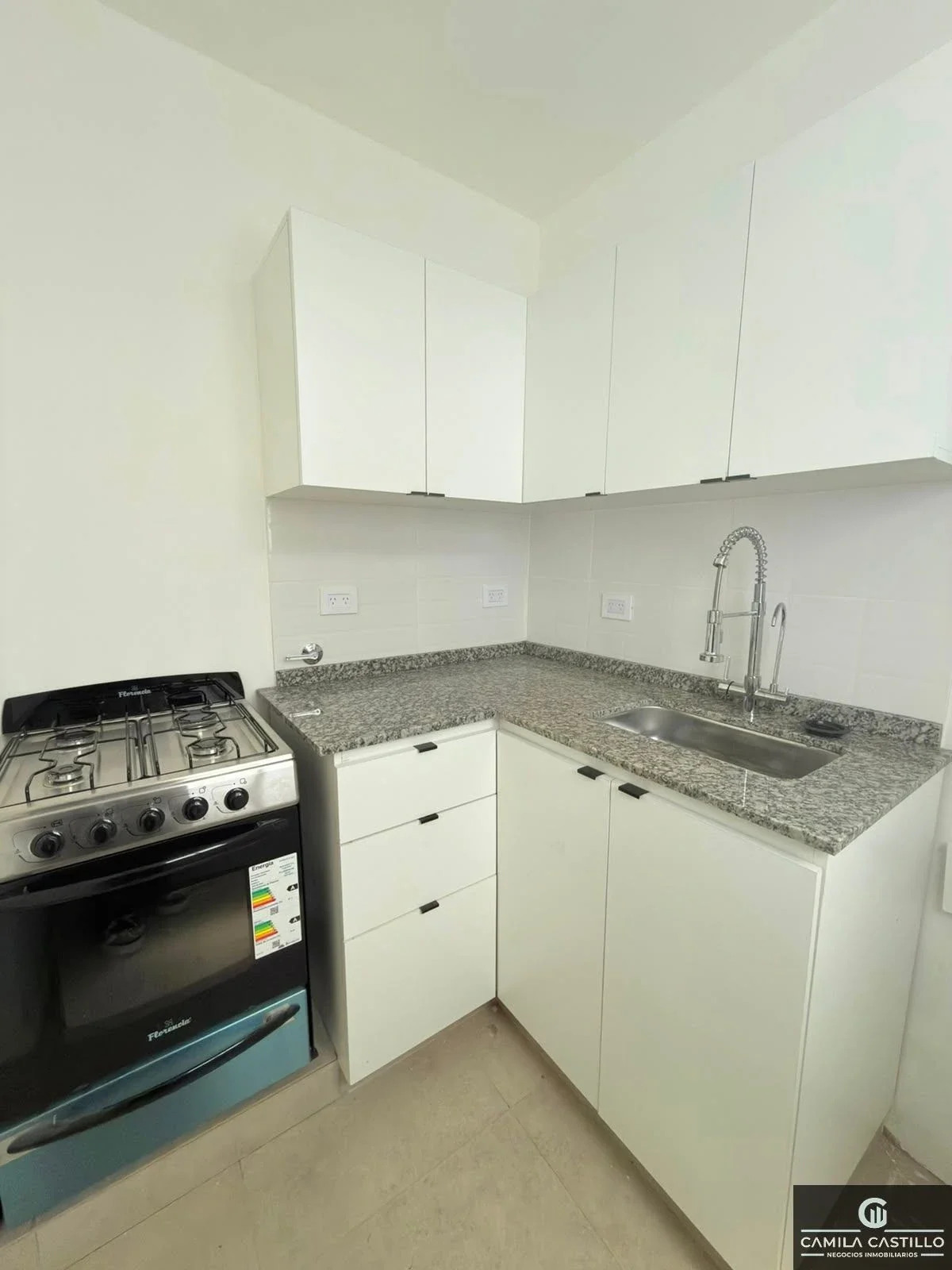 VENTA  DEPARTAMENTO 2 AMB RECICLADO A NUEVO EN ALMAGRO CON PATIO - Imagen 2
