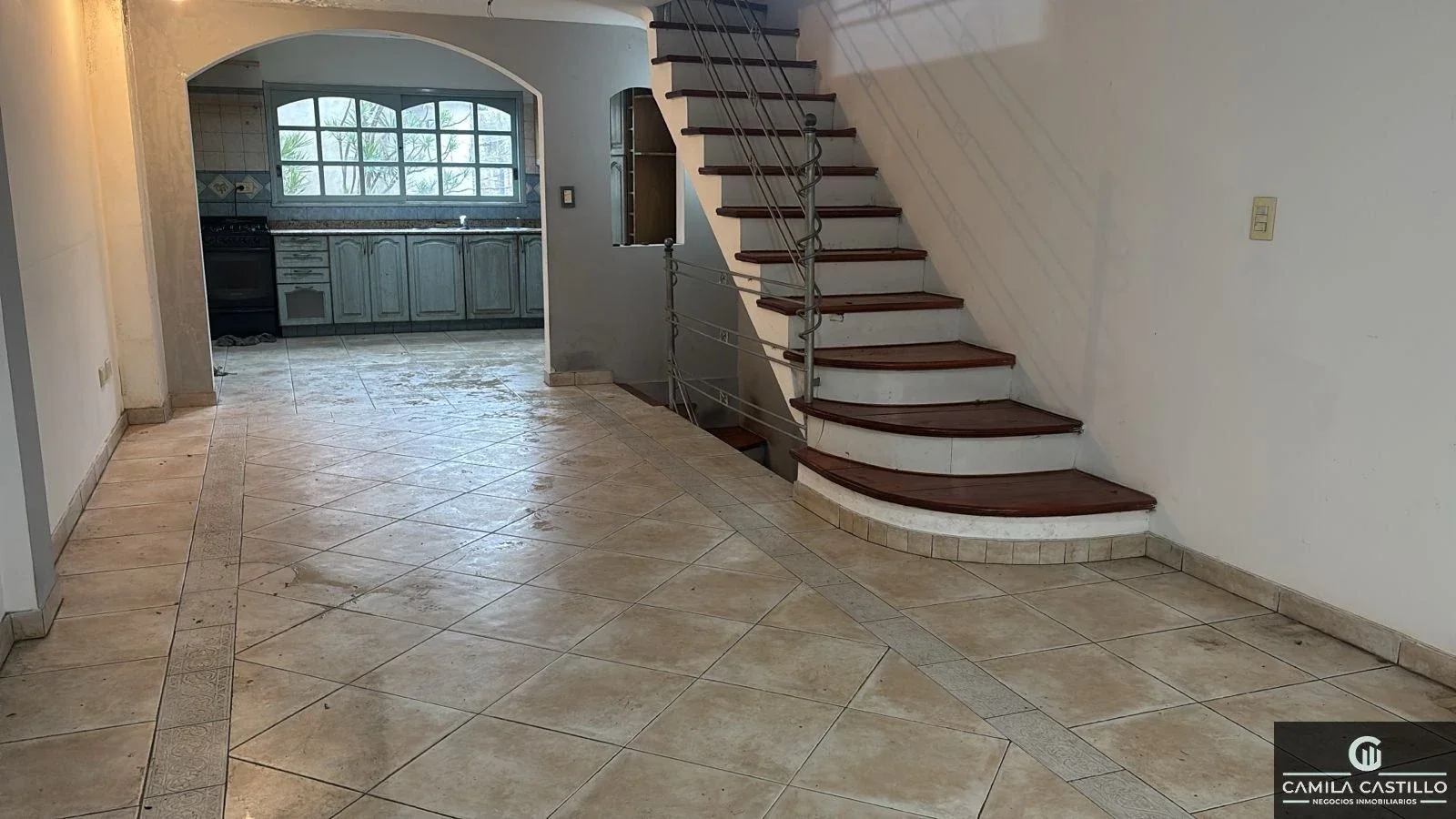 Casa en alquiler tres dormitorios c/ cochera en Villa Raffo - Imagen 3