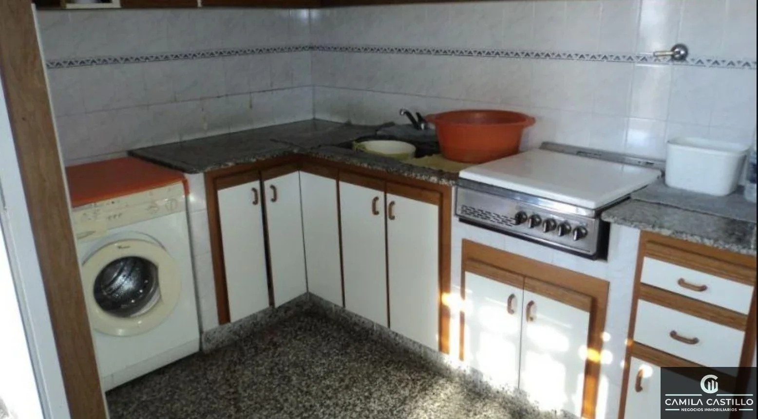 Casa 2 Plantas con cochera + Gran Galpón 50m ideal vivienda + renta con galpón - Imagen 4