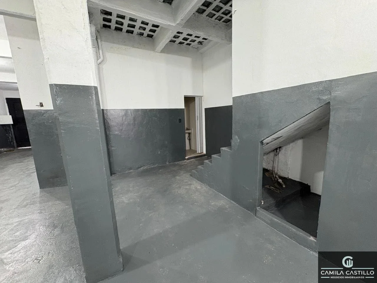LOCAL COMERCIAL CON PATIO EN LINIERS - Imagen 4