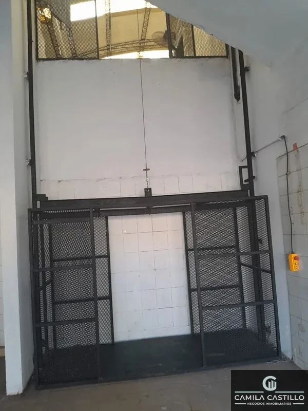Galpón en alquiler de 300m2 ubicado en La Tablada - Imagen 2
