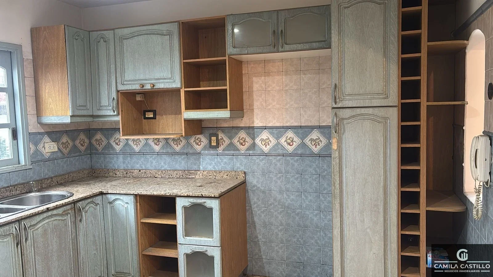 Casa en alquiler tres dormitorios c/ cochera en Villa Raffo - Imagen 5