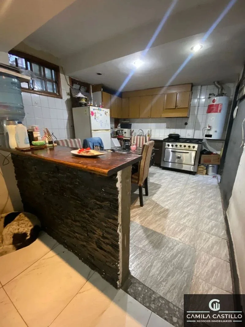 Casa en venta 3 ambientes c/ cochera en Isidro Casanova - Imagen 3