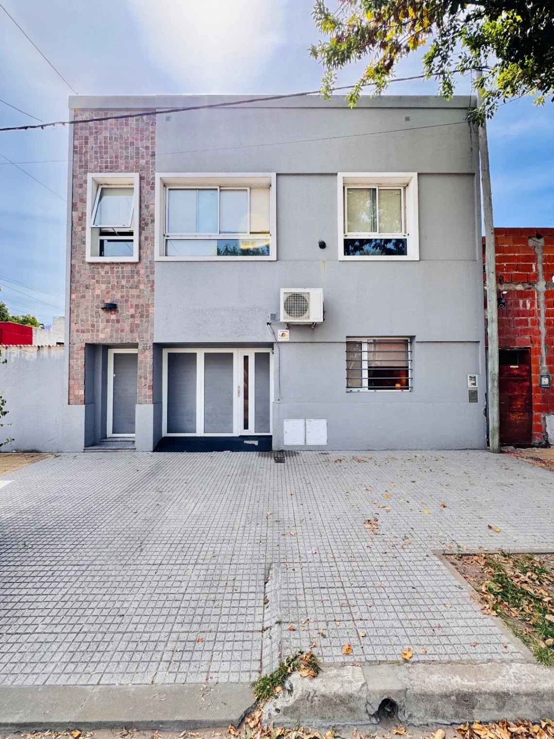 Casa en alquiler c/ cochera en Junín - Imagen 1