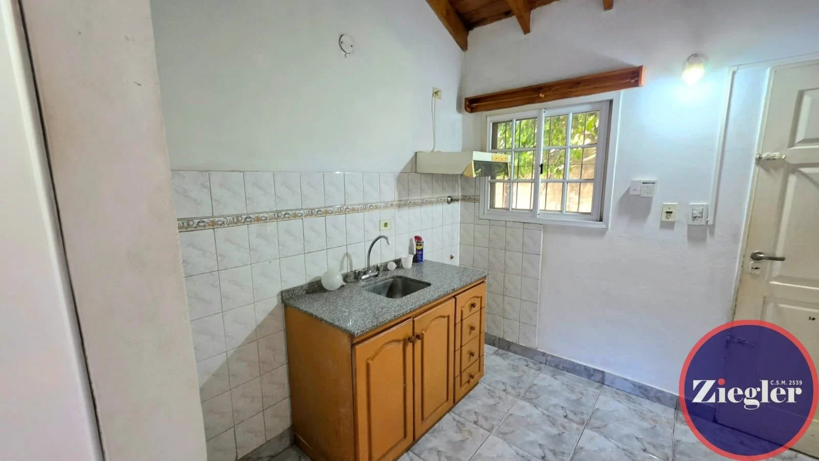 Casa en alquiler c/ cochera en Bella Vista - Imagen 3